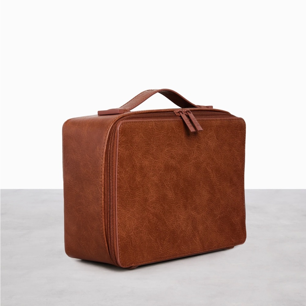 NWOT Beis Cosmetic Case in Maple